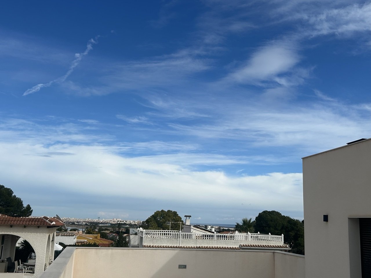 25656e813e58b42923cf_xlarge