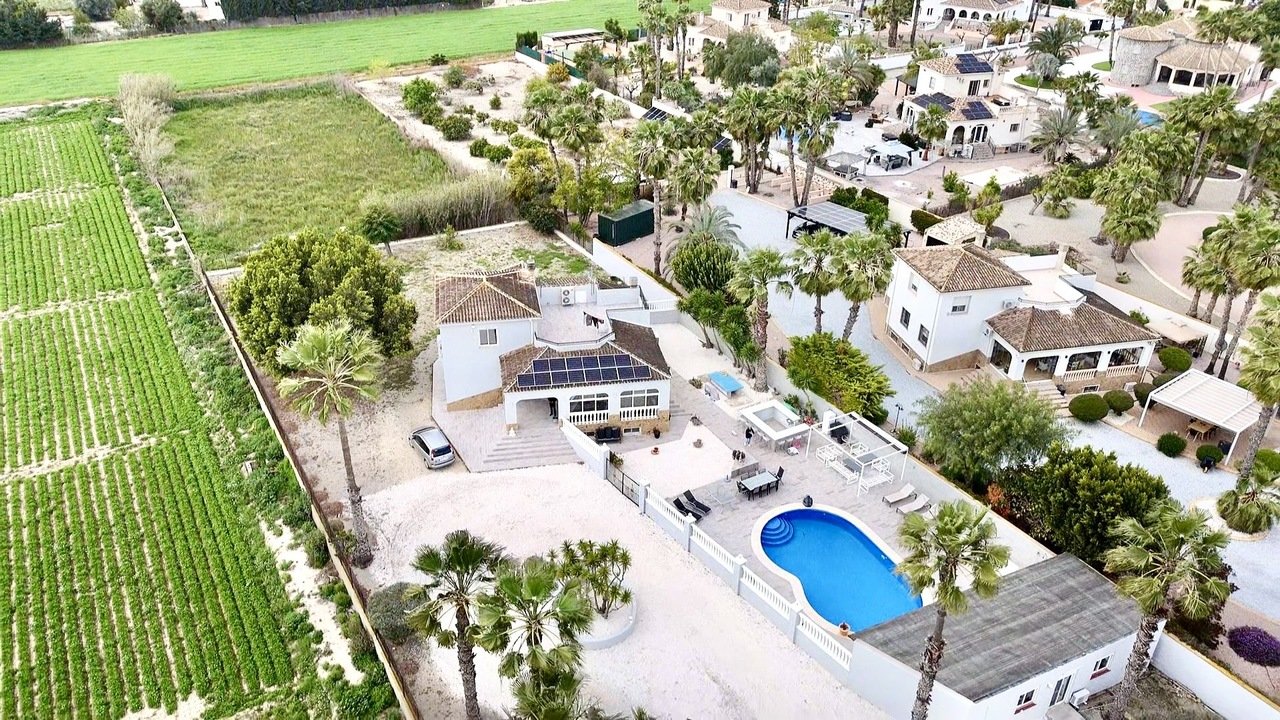 b5a0ff88-1471-4e6d-b109-226b2a5225f4_xlarge