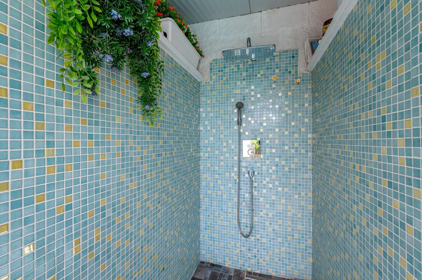 o_1j484uf5t1jeh13ah19h81bdr2n43