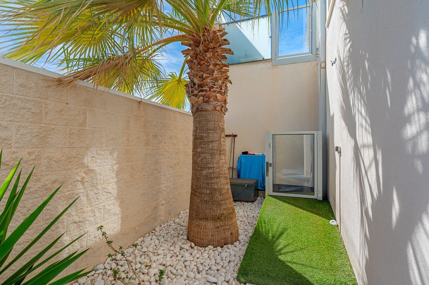 o_1j484uf5t1tu52441r5k1b4mri845