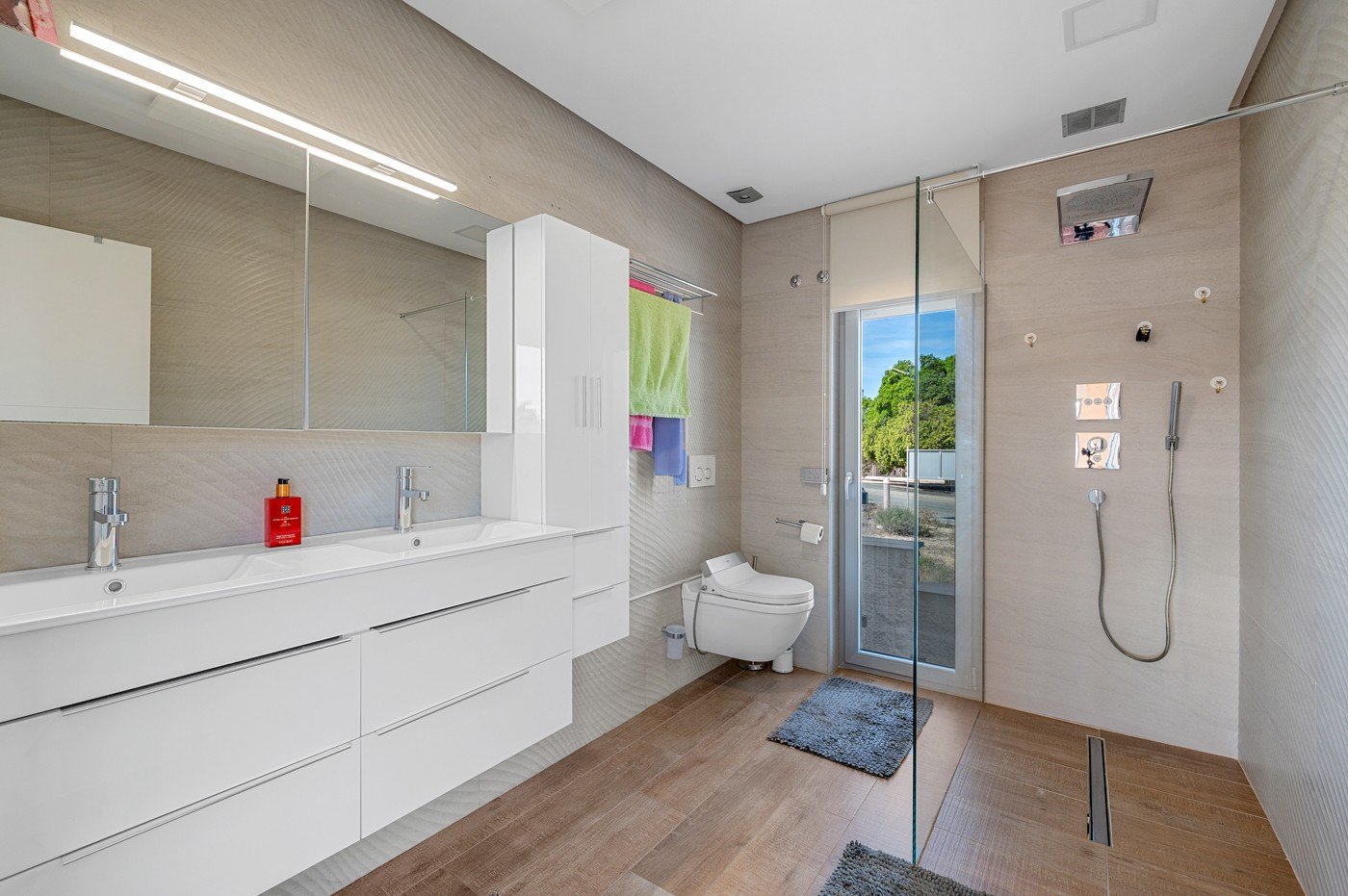 o_1j484uf5t1uniivq13pb1c2a9aq3e