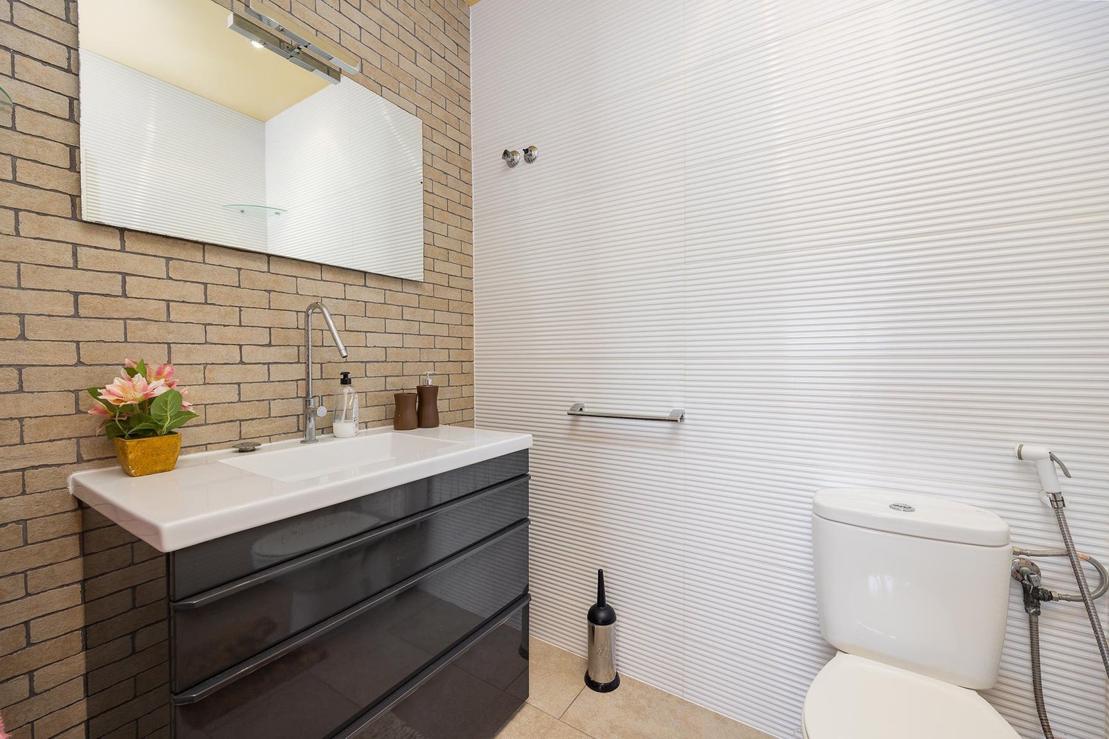 o_1j6fcnldn1p1tqub1gj1ifi1v023g