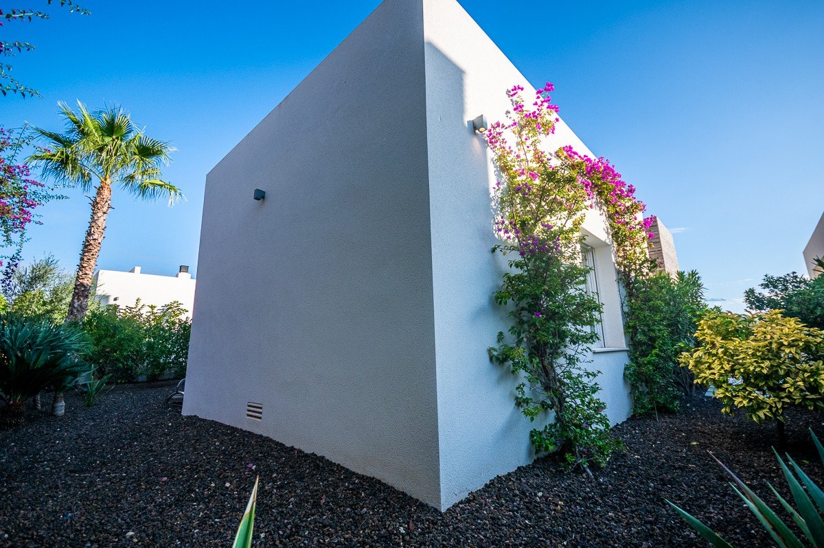 o_1j7egngd81feffb4meb1ph31jln3e