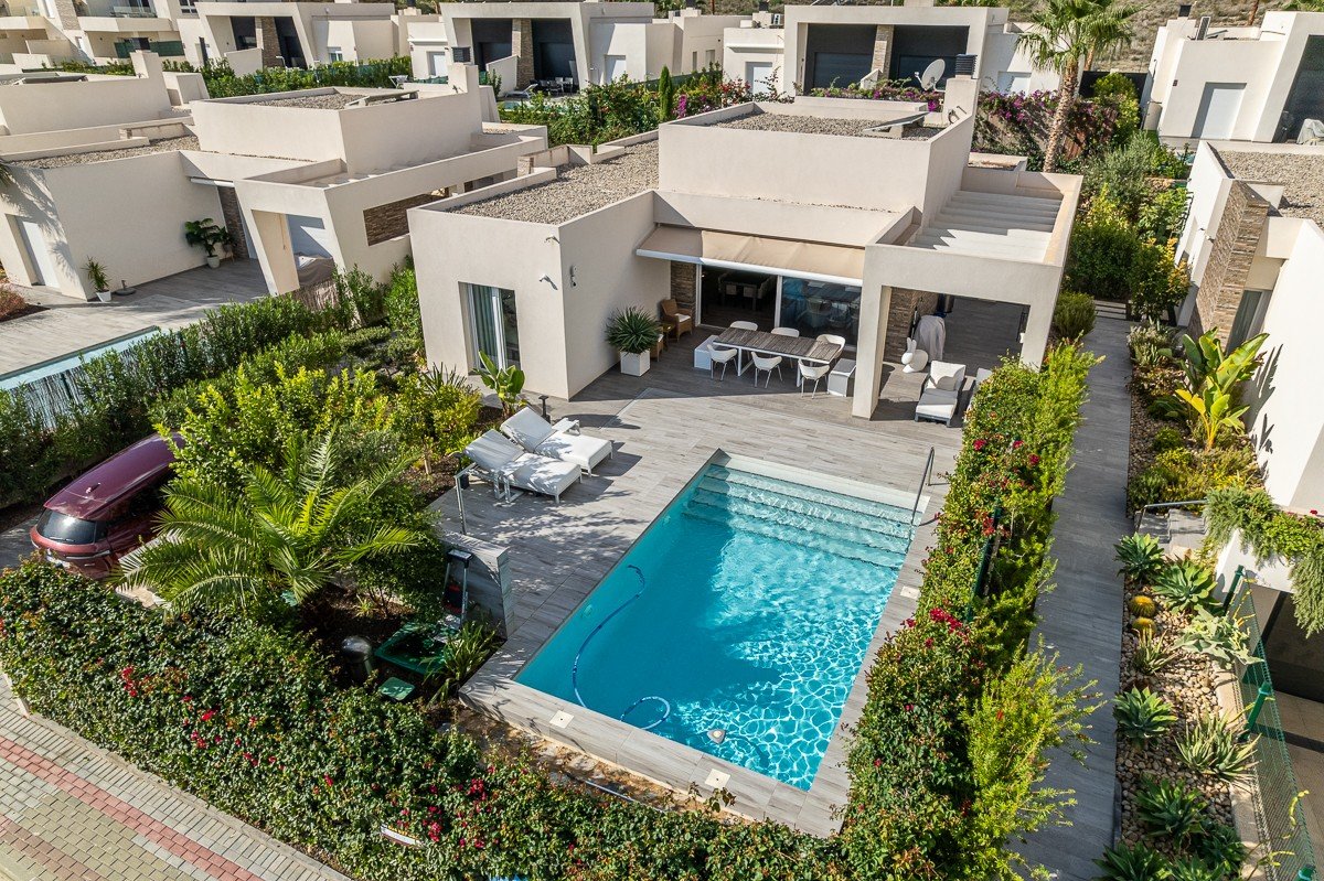 o_1j7egngd8cbr1s6p17b41tiv160635