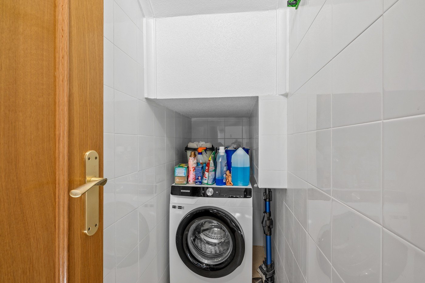 o_1ji7rs2qo4jqdnt15oito0155u3i