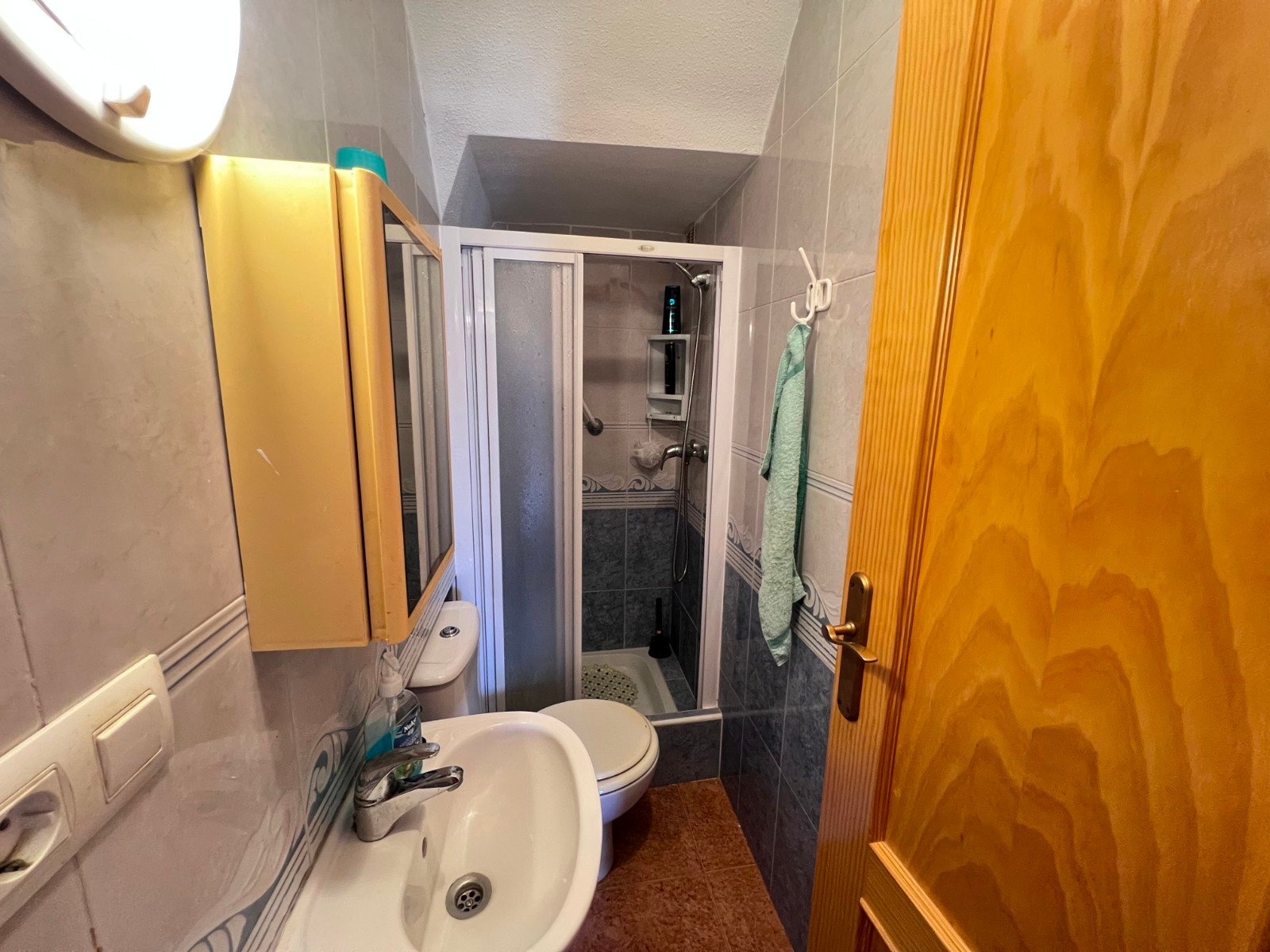 o_1jif8dn856kr1kr9ebo2un1pce2d