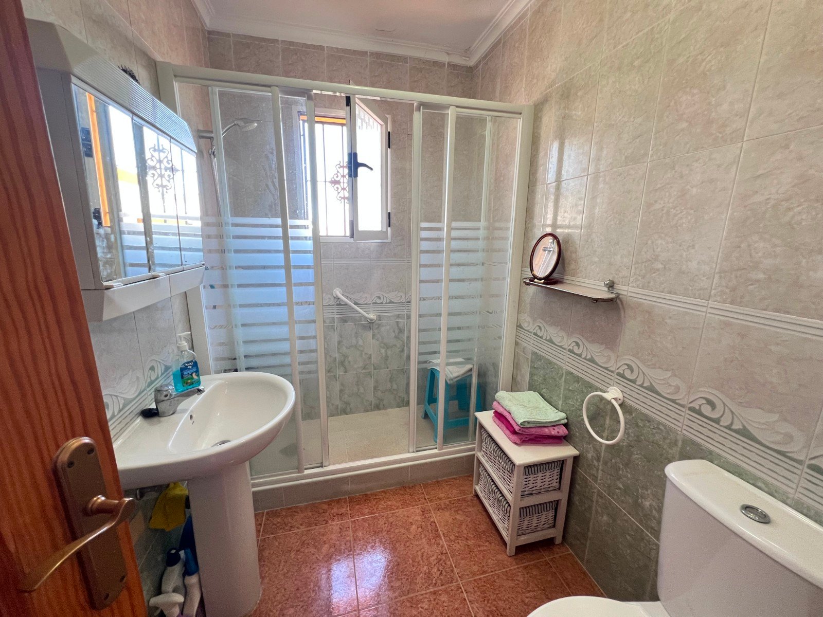 o_1jif8e06s1rgr16ve62d16ic53732