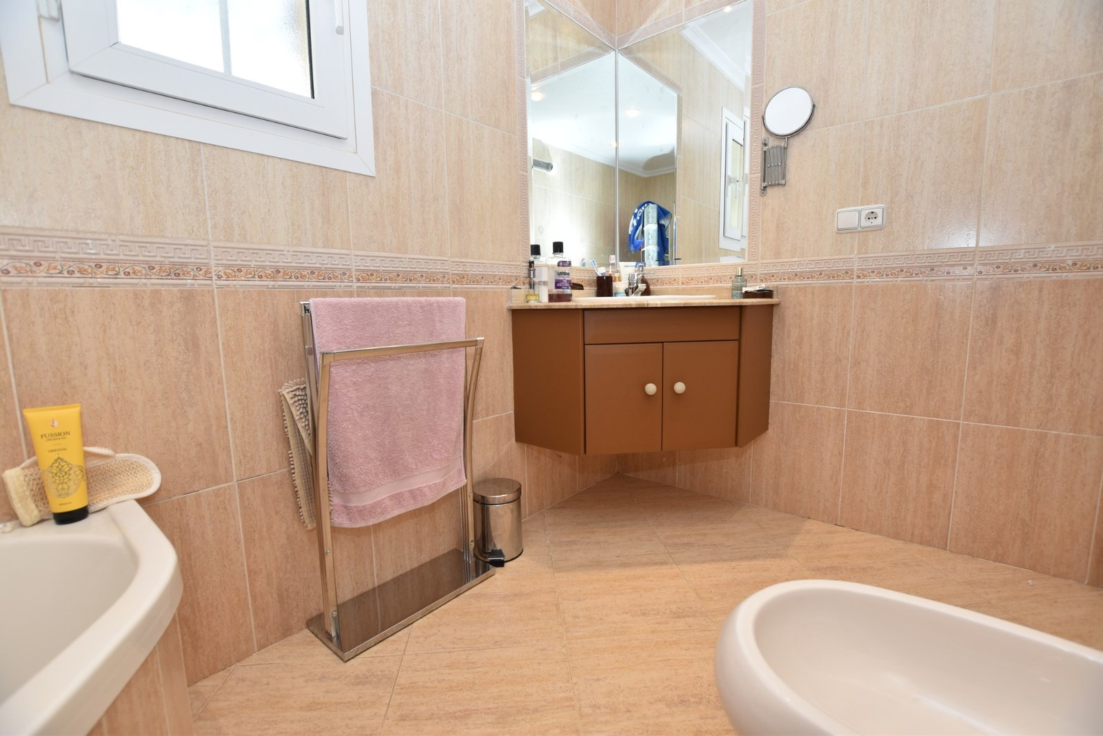 o_1jk0c597efql125hndj1f9o4f638