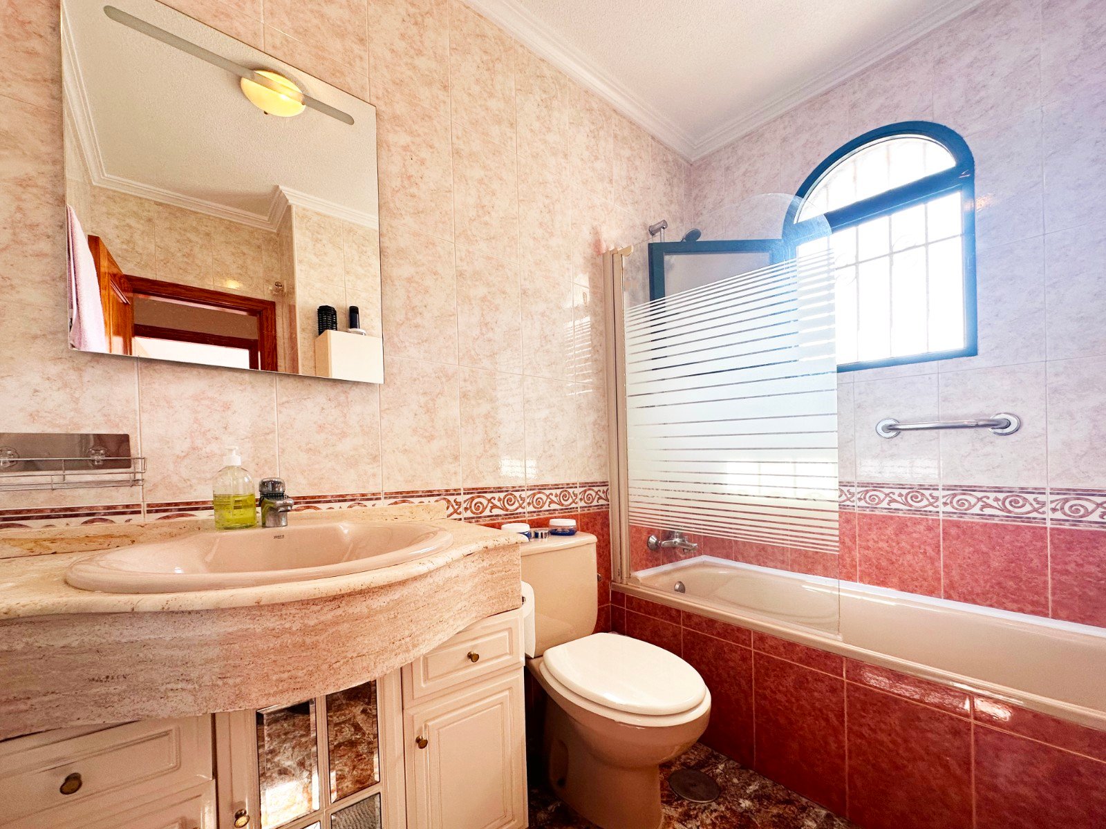 o_1jkg65ocol1t1lpb1on13ln1n5e3u