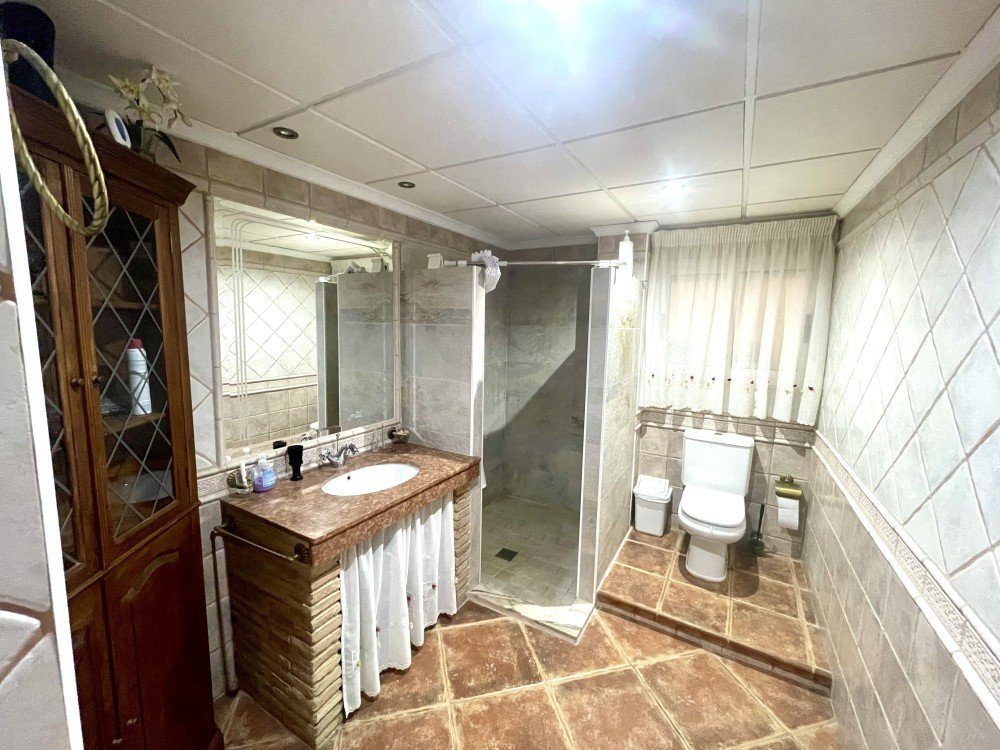 Bathroom-First-Floor-CSH7