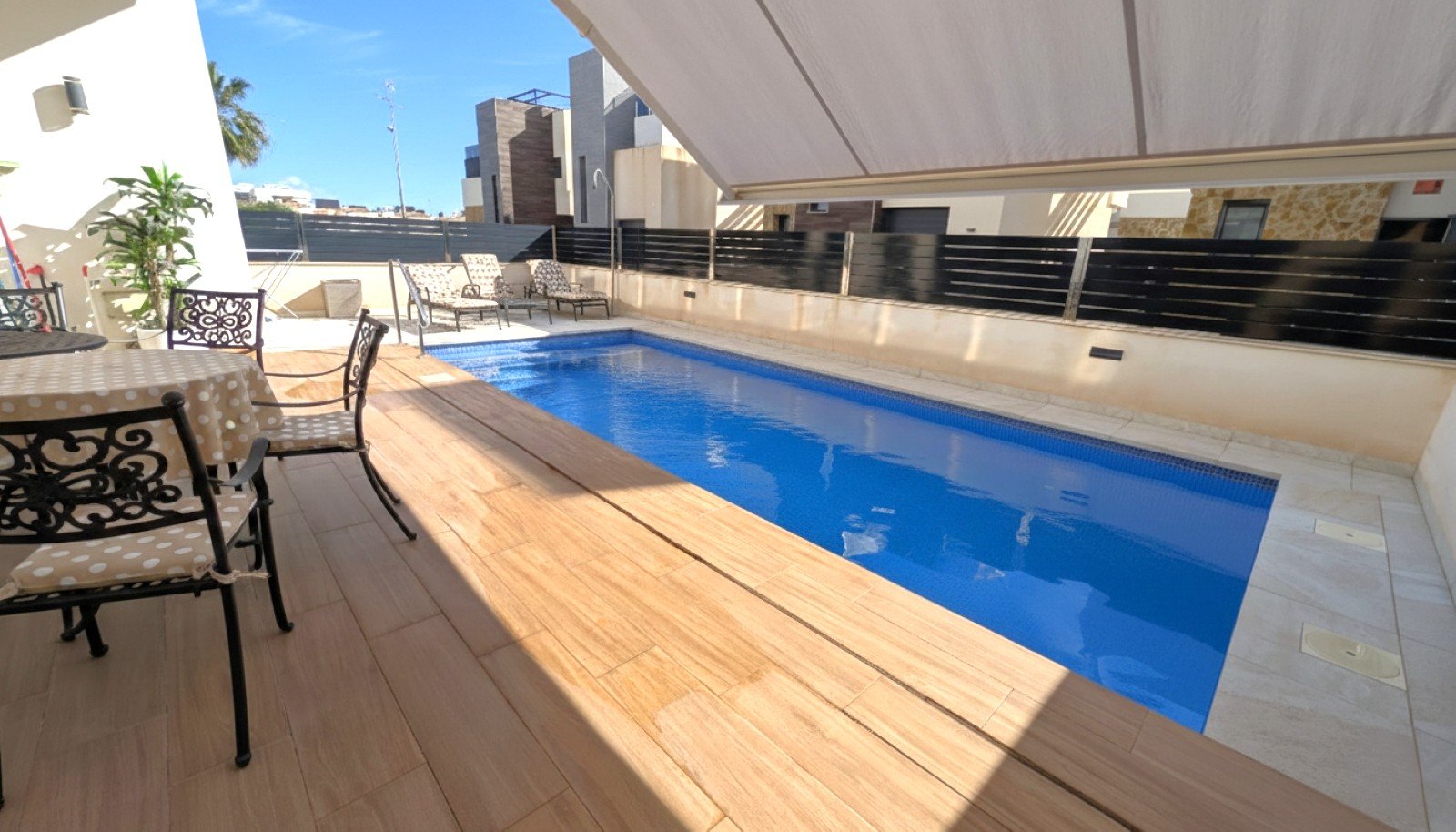 74546_pool_view