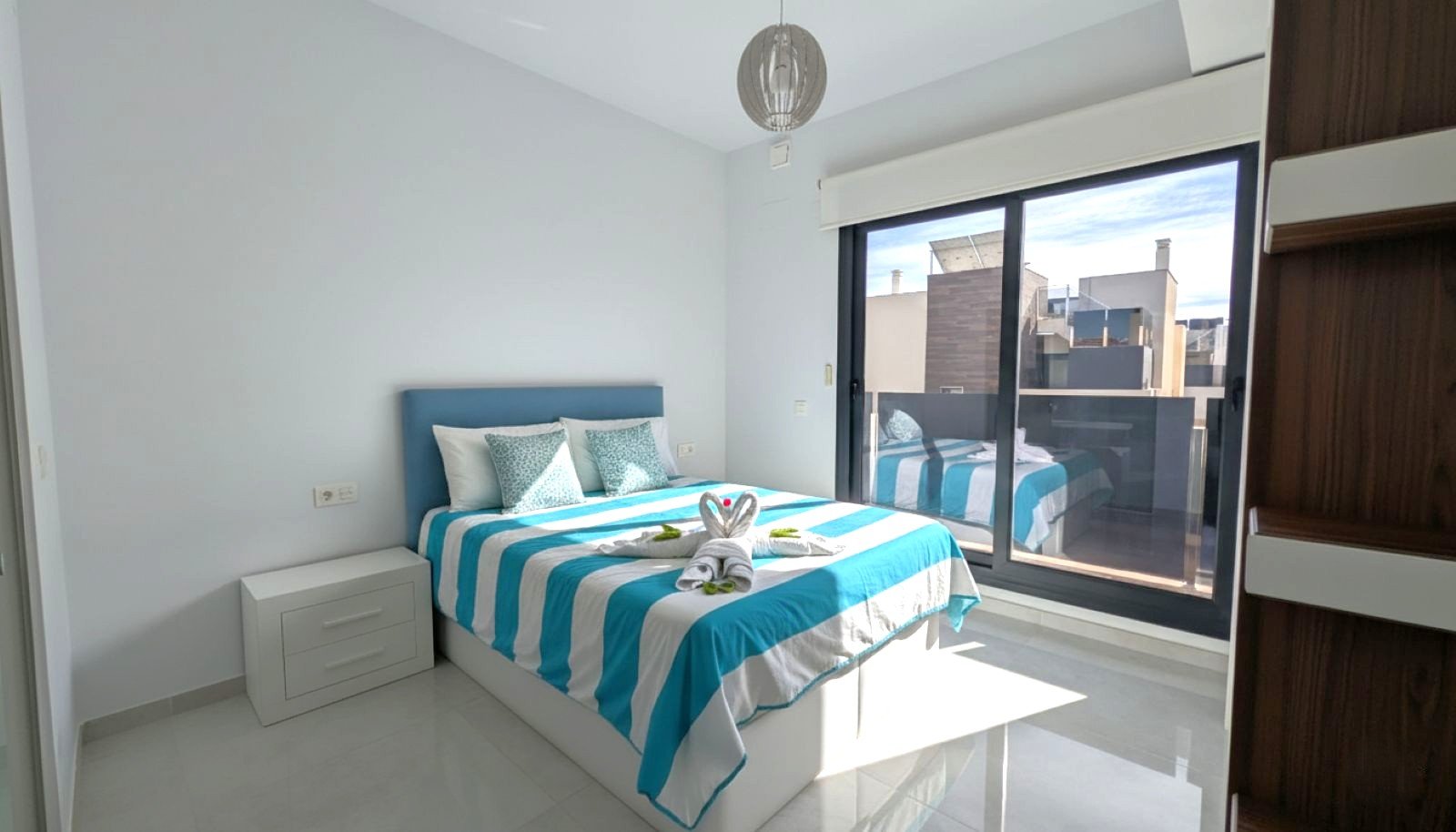 74546_upstairs_bedroom