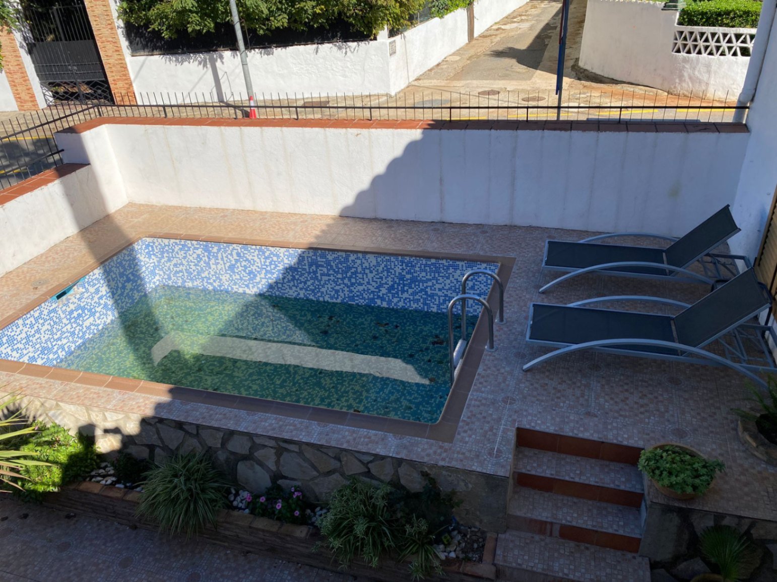 PISCINACONTUMBONAS