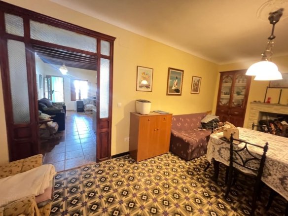 5 Bedroom 2 Bathroom Town House in Pinoso - Caza De Casa