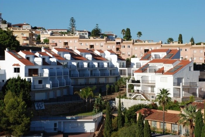 001100-KXJ0IY05 4 Bedroom 2 Bathroom Villa in Fuengirola - Caza De Casa