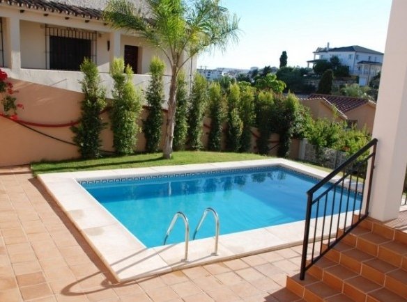 4 Bedroom 2 Bathroom Villa in Fuengirola - Caza De Casa