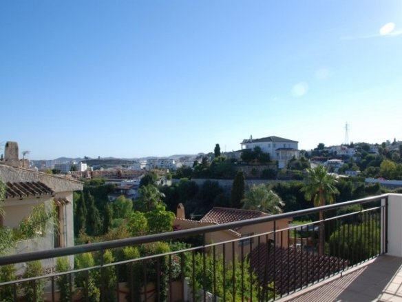 4 Bedroom 2 Bathroom Villa in Fuengirola - Caza De Casa
