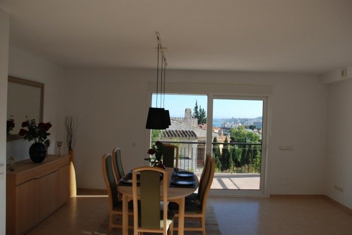 01386-KXZ6C3S1 4 Bedroom 2 Bathroom Villa in Fuengirola - Caza De Casa