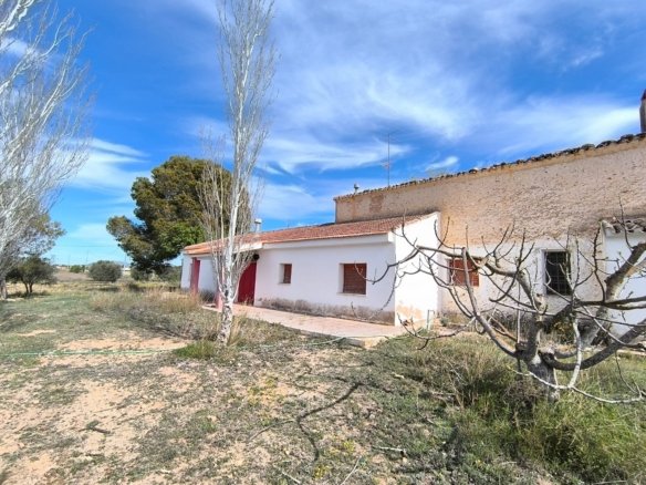 10 Bedroom 3 Bathroom Country House in Yecla - Caza De Casa