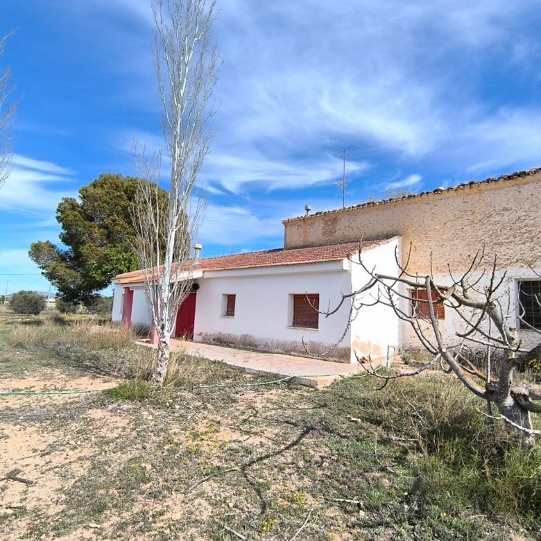 10 Bedroom 3 Bathroom Country House in Yecla - Caza De Casa