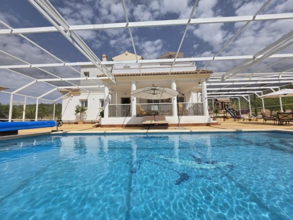 3 Bedroom 5 Bathroom Villa in Pinoso - Caza De Casa