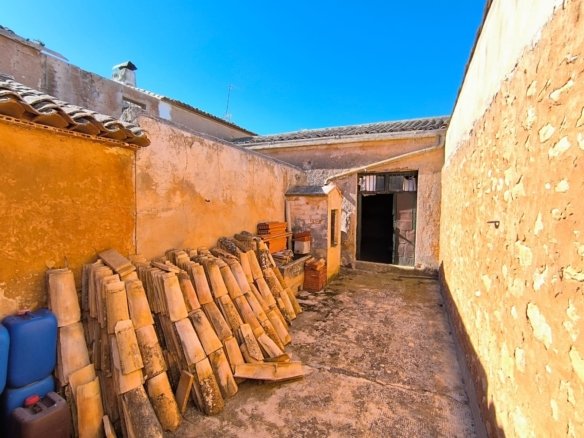 7 Bedroom 1 Bathroom Country House in Yecla - Caza De Casa