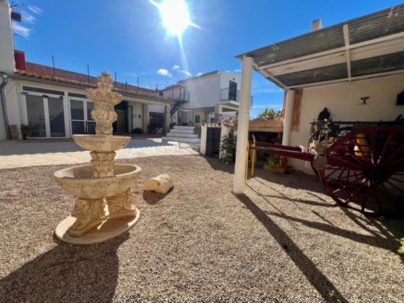5 Bed 4 Bath Country House in Jumilla - Caza De Casa