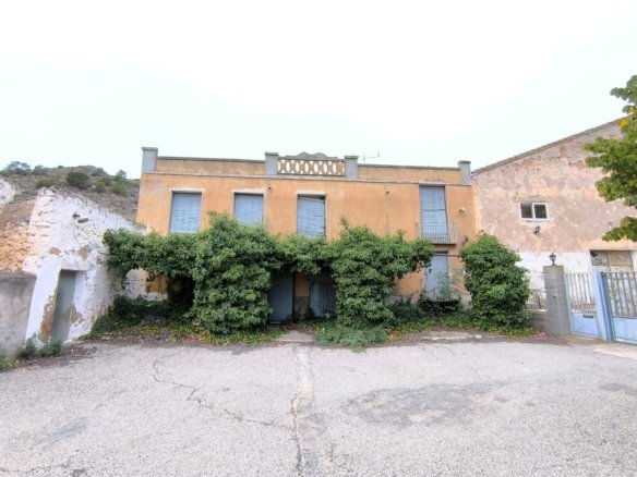 14 Bedroom 3 Bathroom Country House in Villena - Caza De Casa
