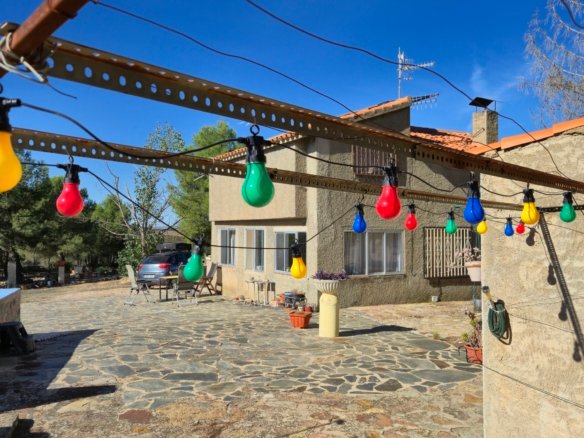 4 Bedroom 1 Bathroom Country House in Almansa - Caza De Casa