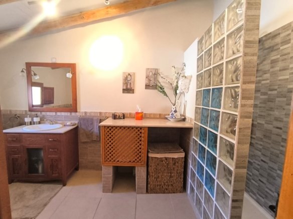 4 Bedroom 2 Bathroom Villa in Chinorlet - Caza De Casa