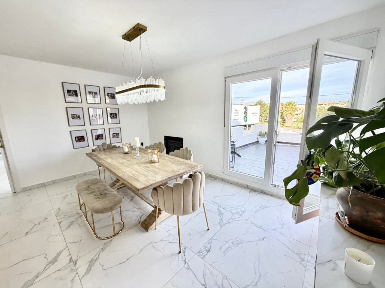 6 Bed 2 Bath Villa in Villamartin - Caza De Casa