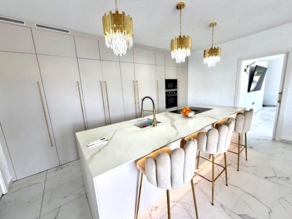 6 Bed 2 Bath Villa in Villamartin - Caza De Casa