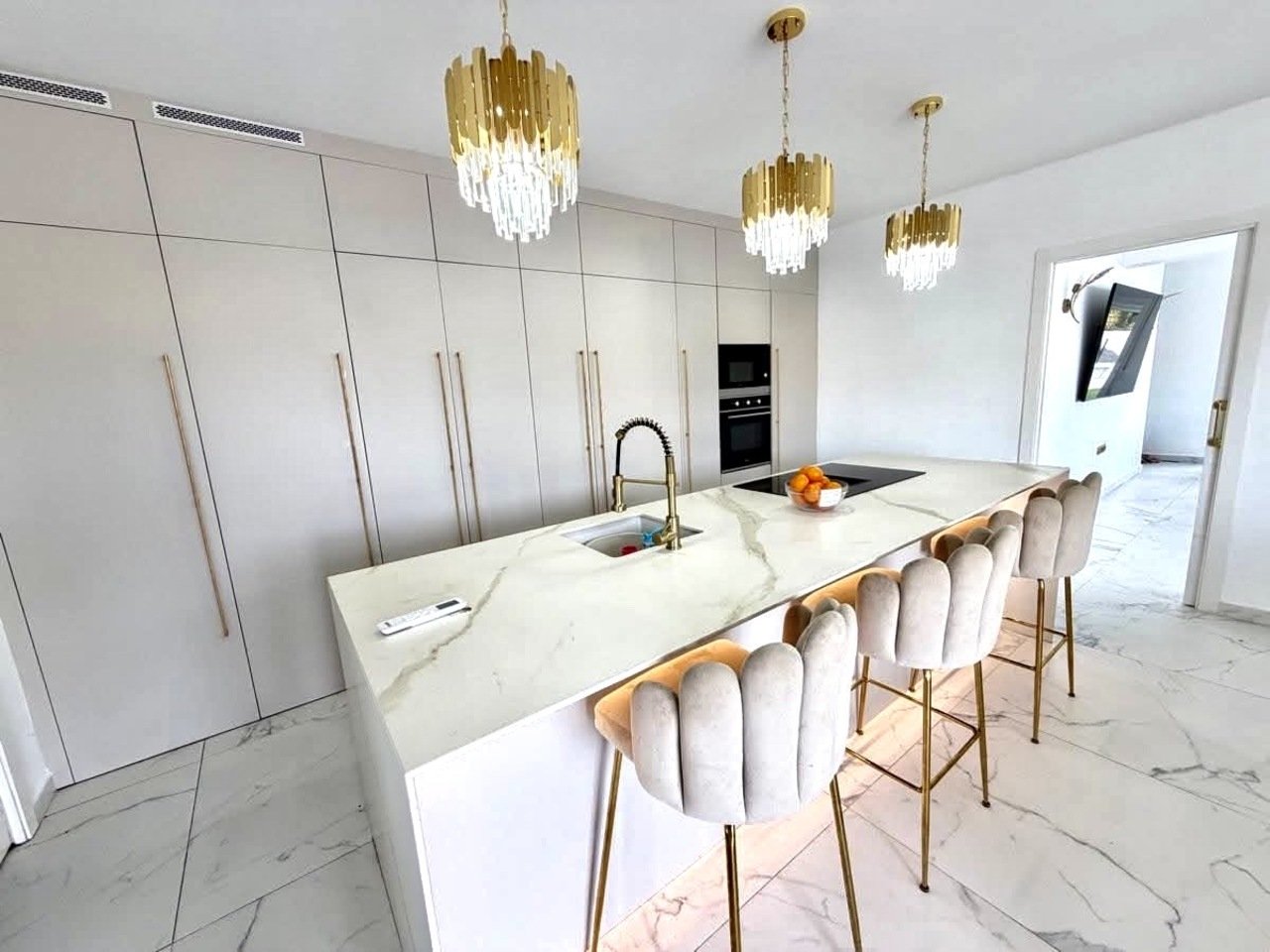 6 Bed 2 Bath Villa in Villamartin - Caza De Casa
