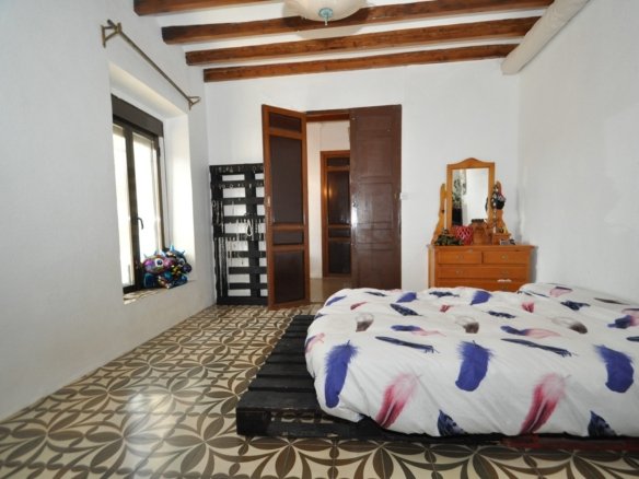 5 Bed 1 Bath Country House in Yecla - Caza De Casa