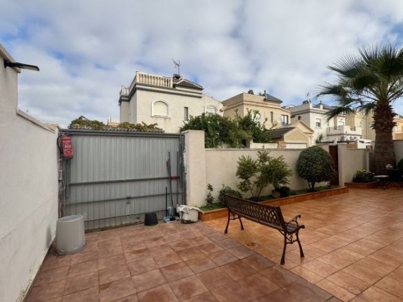 4 Bedroom 2 Bathroom Villa in Torrevieja - Caza De Casa