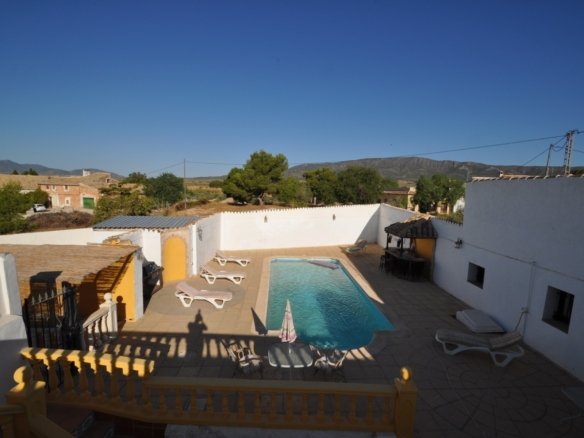 8 Bedroom 4 Bathroom Country House in Pinoso - Caza De Casa
