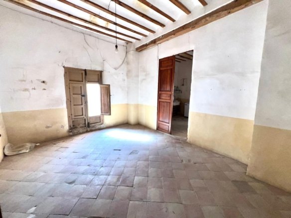8 Bedroom 1 Bathroom Town House in Pinoso - Caza De Casa