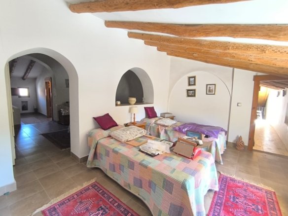 4 Bedroom 2 Bathroom Villa in Chinorlet - Caza De Casa