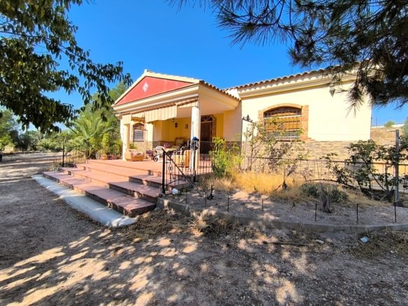 5 Bedroom 3 Bathroom Villa in Jumilla - Caza De Casa