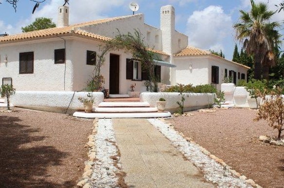 4 Bedroom 3 Bathroom Villa in Orihuela Costa - Caza De Casa
