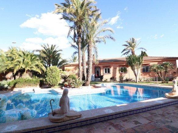 5 Bed 3 Bath Villa in Torrevieja - Caza De Casa