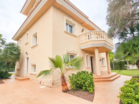 7 Bedroom 7 Bathroom Villa in Cabo Roig - Caza De Casa