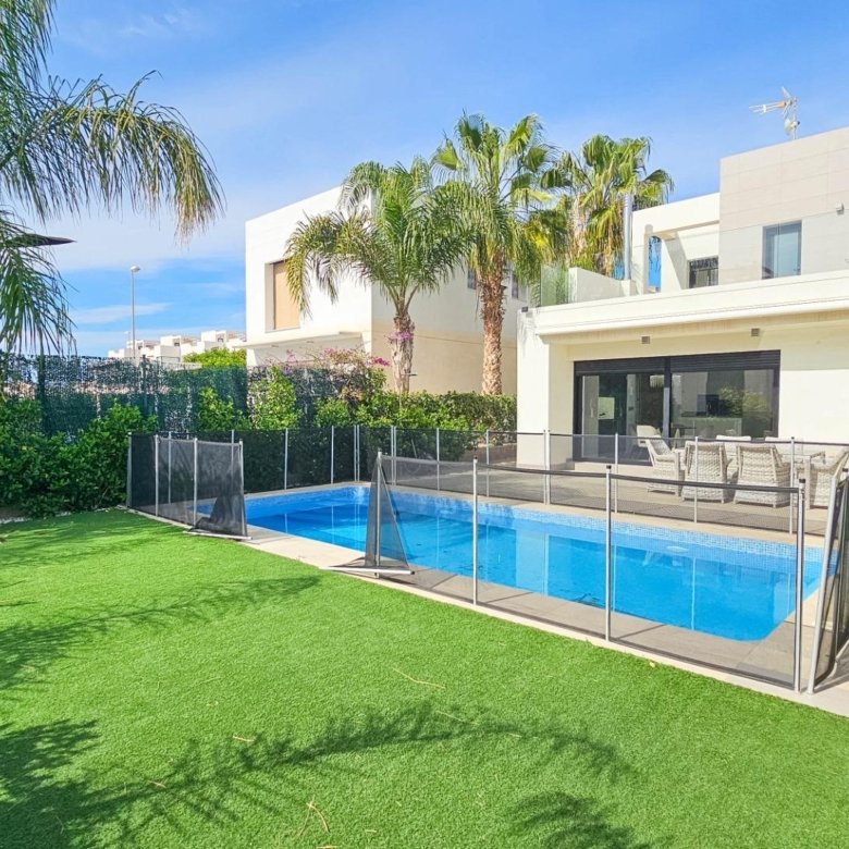 3 Bedroom 2 Bathroom Villa in Rojales - Caza De Casa