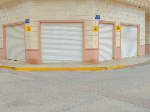 Commercial in Formentera del Segura - Caza De Casa