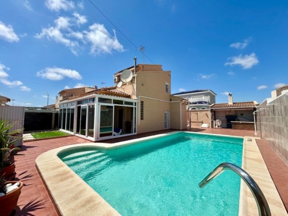 3 Bed 2 Bath Villa in Torrevieja - Caza De Casa