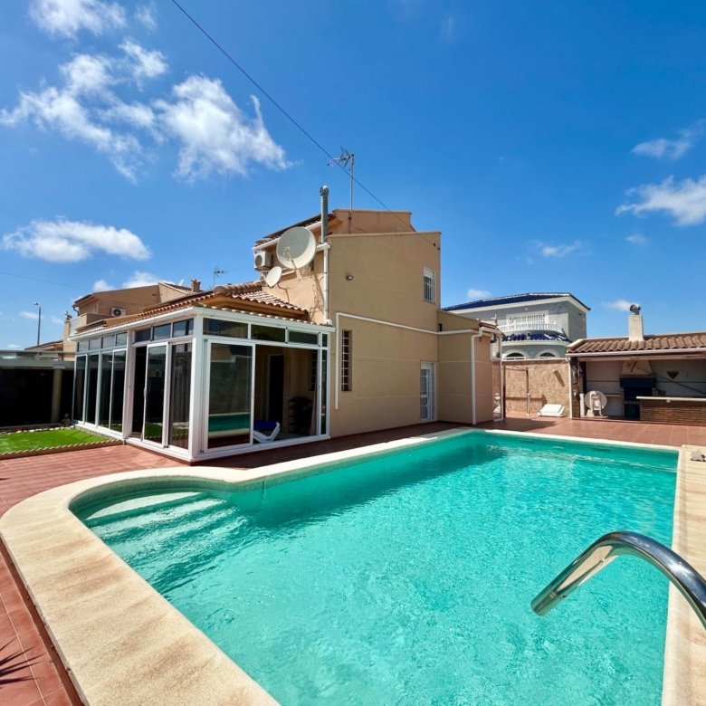 3 Bed 2 Bath Villa in Torrevieja - Caza De Casa