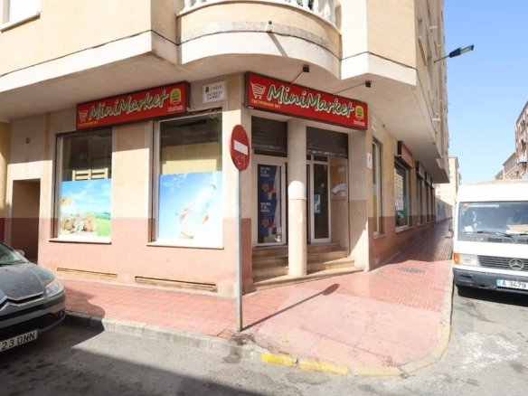 1 Bath Commercial in Torrevieja - Caza De Casa