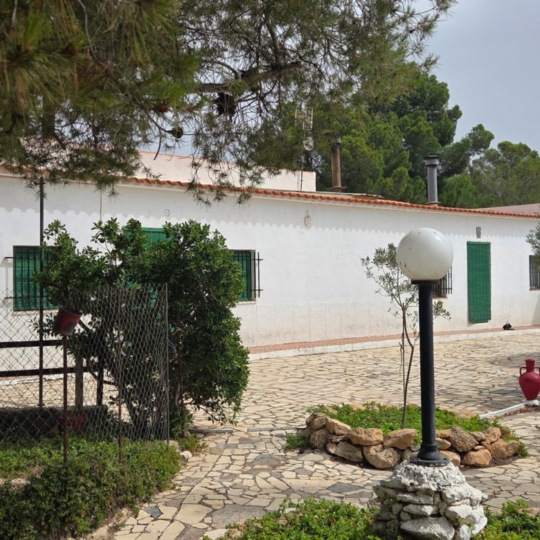 6 Bedroom 2 Bathroom Country House in Pinoso - Caza De Casa