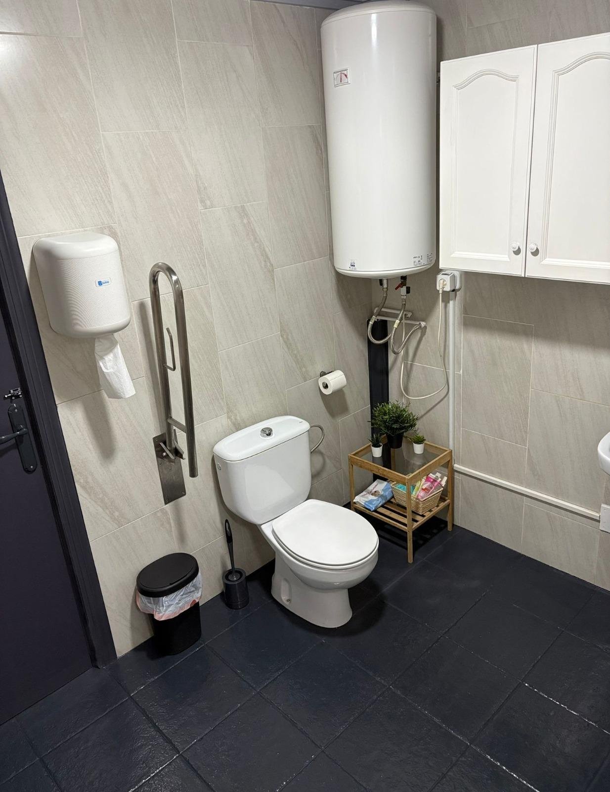 Commercial in Torrevieja - Caza De Casa