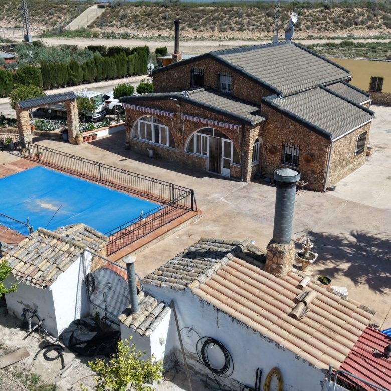 6 Bedroom 3 Bathroom Country House in Yecla - Caza De Casa
